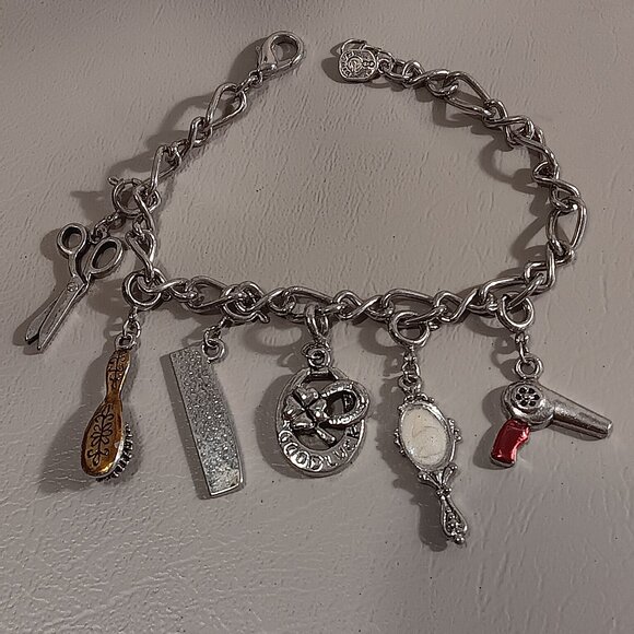 C Mania 6 Removable Charm Beauty Hairdresser Cosmetology Figaro Chain Bracelet - Picture 1 of 14